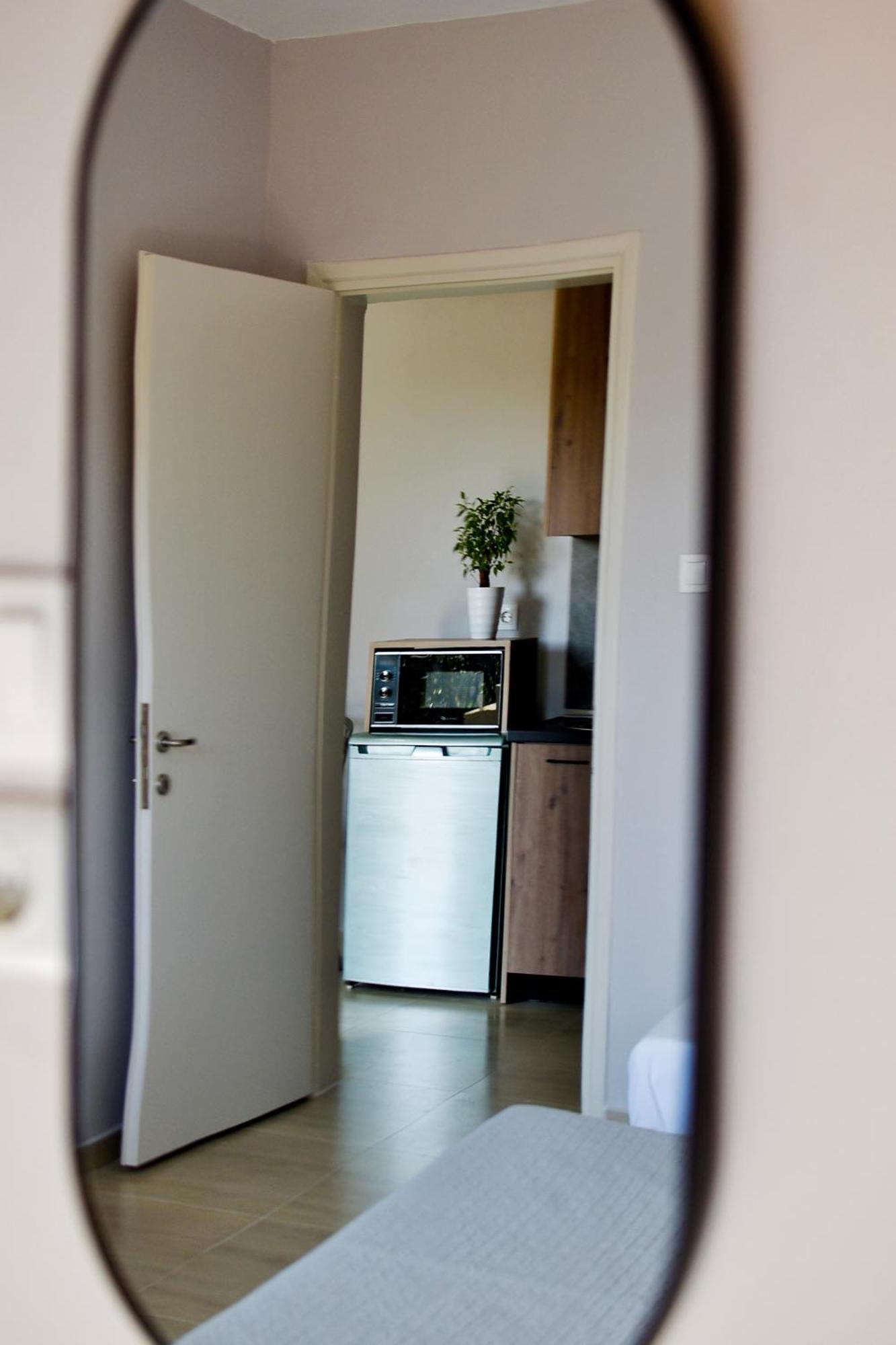 Room Nine 9 Beachfront Apartments Nea Kallikrateia 외부 사진