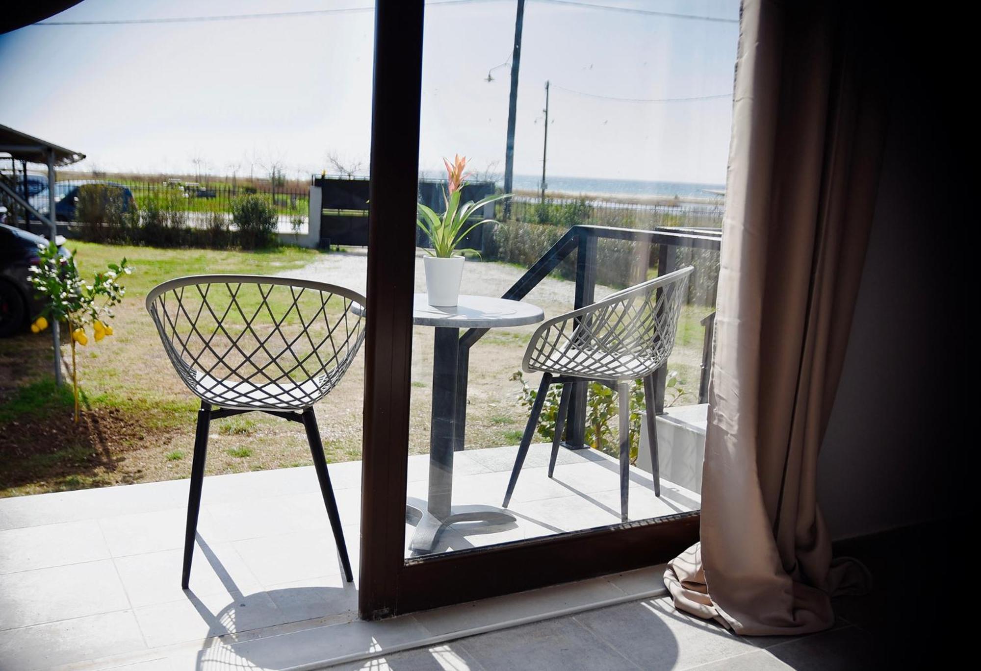 Room Nine 9 Beachfront Apartments Nea Kallikrateia 외부 사진