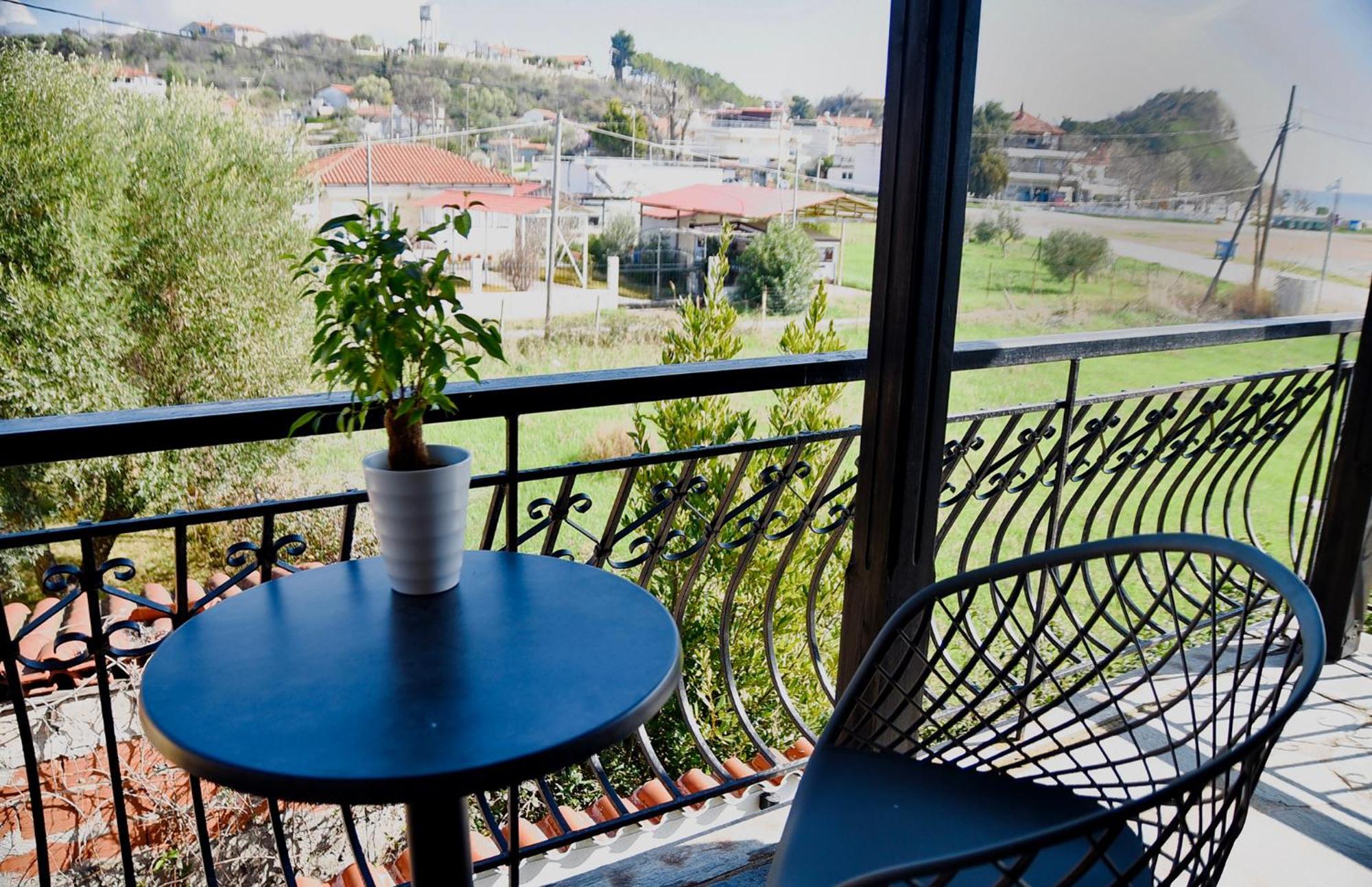 Room Nine 9 Beachfront Apartments Nea Kallikrateia 외부 사진
