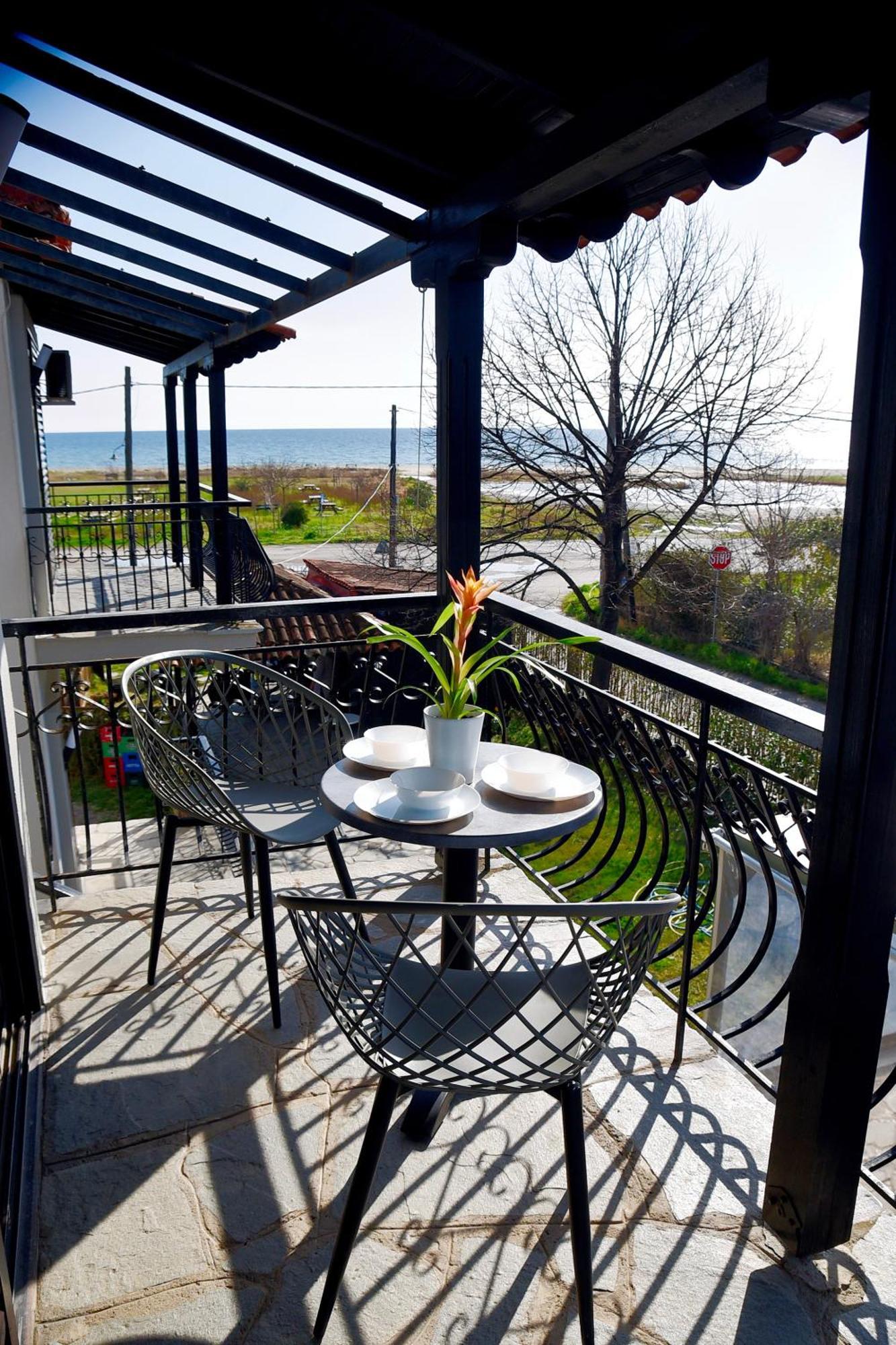 Room Nine 9 Beachfront Apartments Nea Kallikrateia 외부 사진