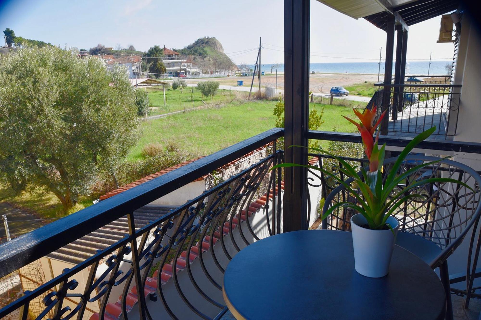 Room Nine 9 Beachfront Apartments Nea Kallikrateia 외부 사진