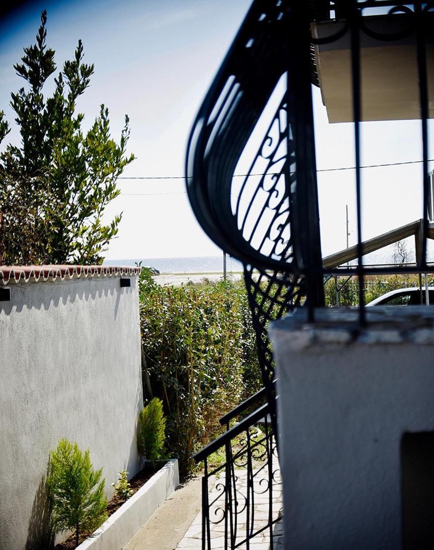 Room Nine 9 Beachfront Apartments Nea Kallikrateia 외부 사진