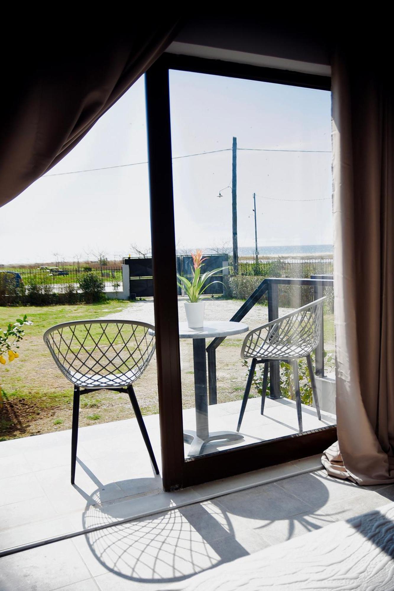 Room Nine 9 Beachfront Apartments Nea Kallikrateia 외부 사진