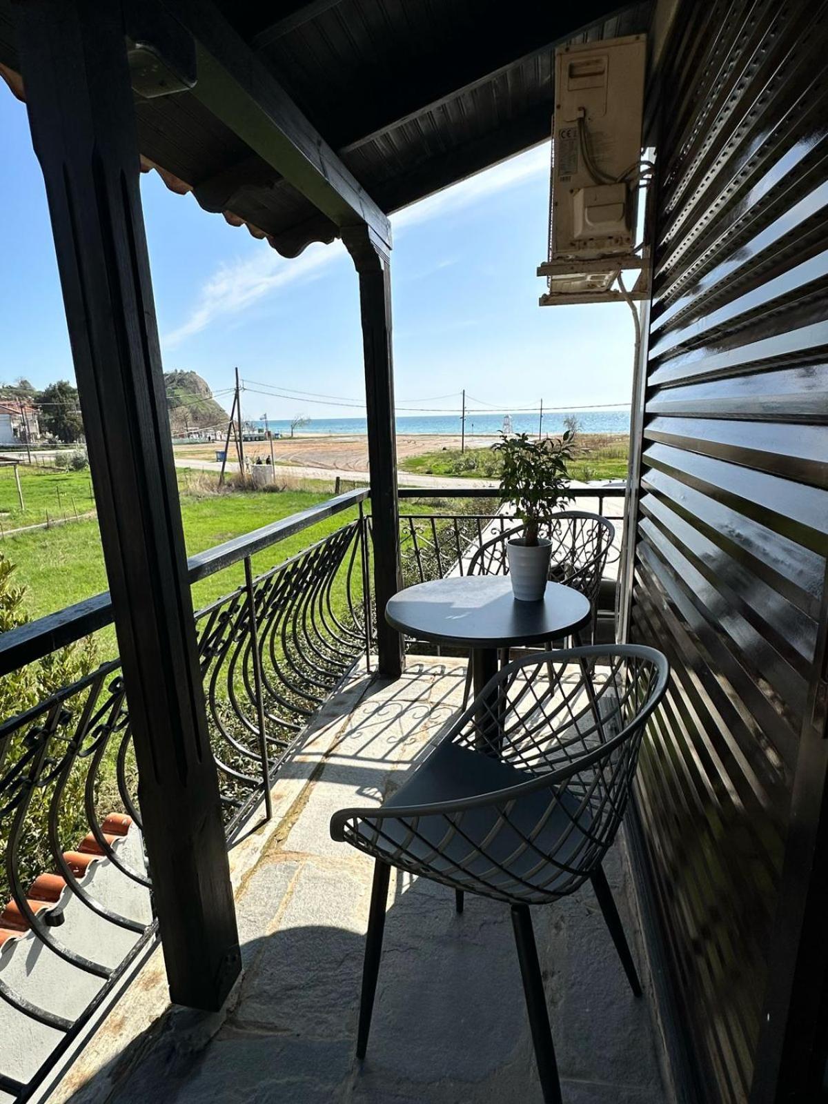 Room Nine 9 Beachfront Apartments Nea Kallikrateia 외부 사진