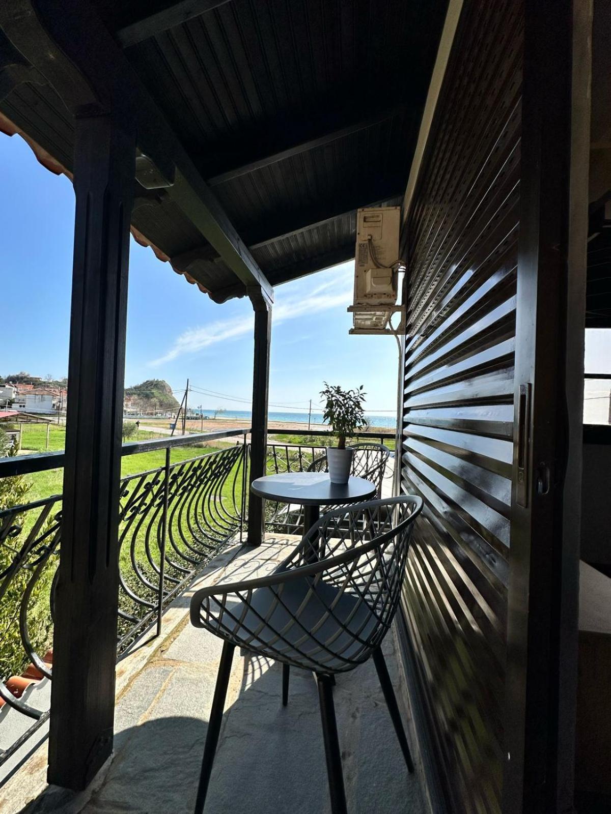 Room Nine 9 Beachfront Apartments Nea Kallikrateia 외부 사진