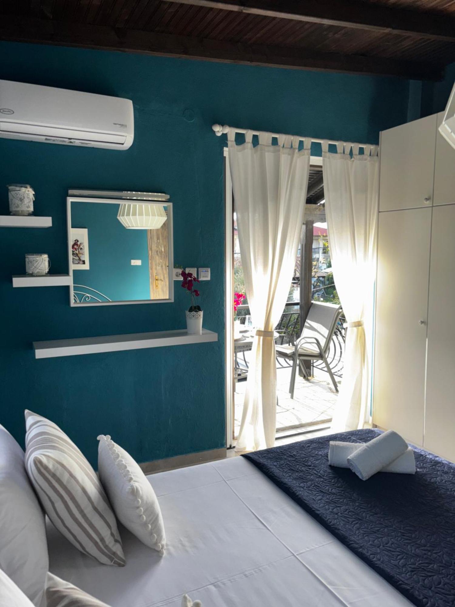 Room Nine 9 Beachfront Apartments Nea Kallikrateia 외부 사진